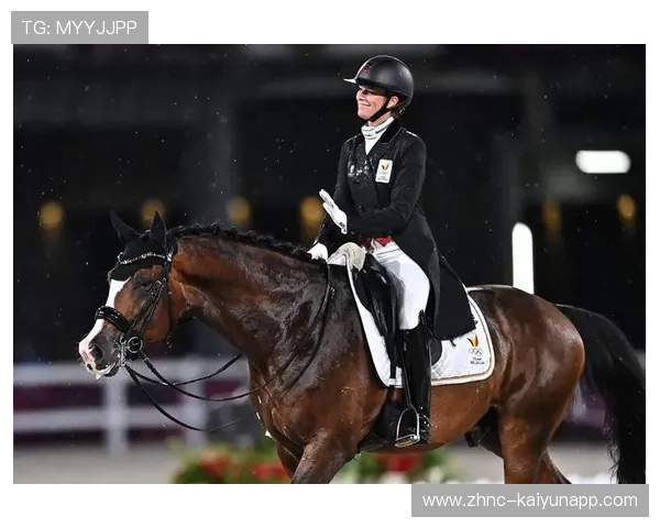 比利时马术队在2024年欧洲三项赛锦标赛中以“Team Spirit”马匹获得团体银牌，展现强大实力。